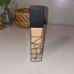 Nars natural radiant longwear
